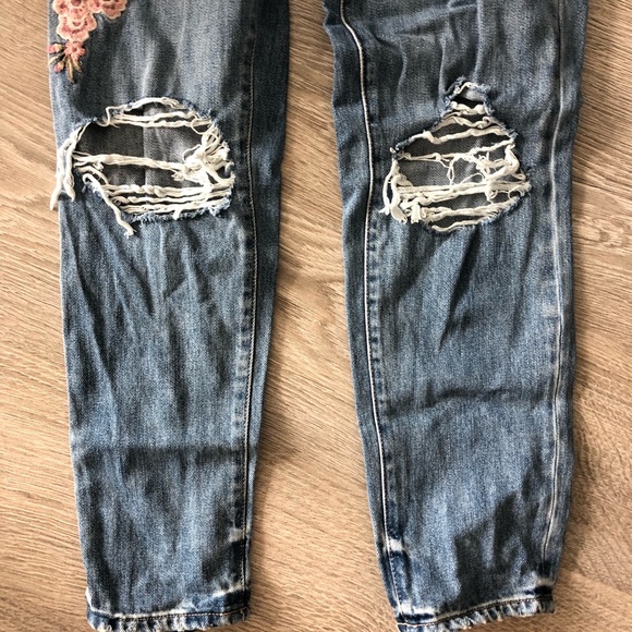 Embroidered Blossom Jeans - Picture 4 of 10